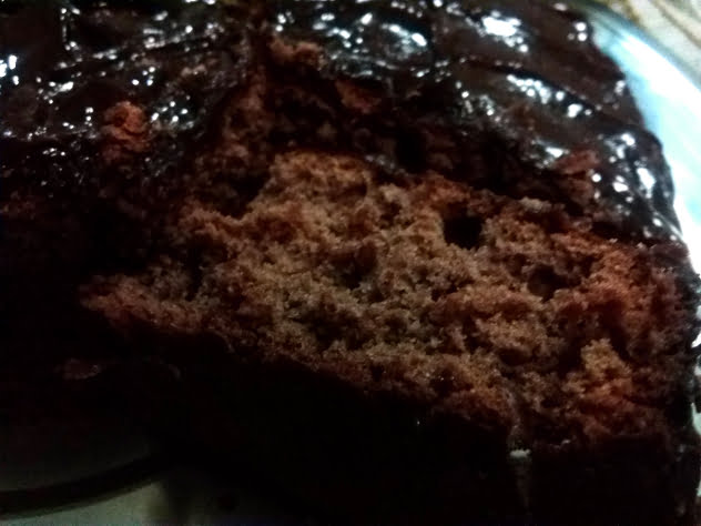 BOlo de Chocolate com Cobertura de Chocolate Meio-amargo