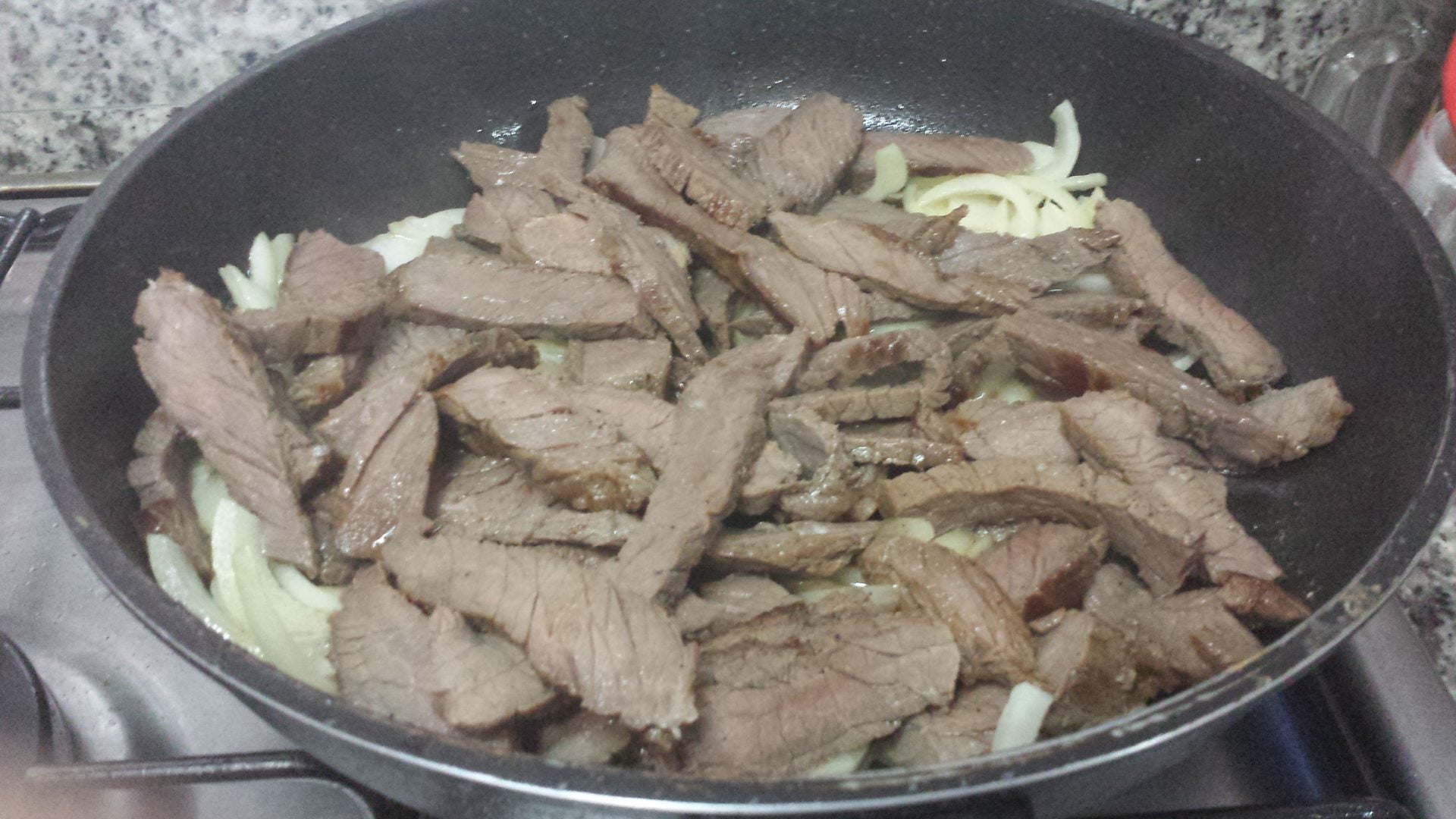 Carne de sol acebolada